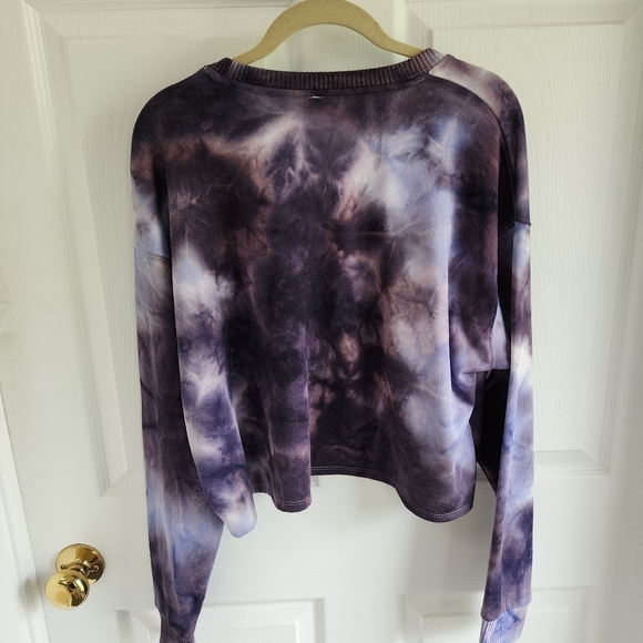 NWT Purple and White Cropped Tie-Dye Sweatshirt Sz Large - Picture 2 of 7